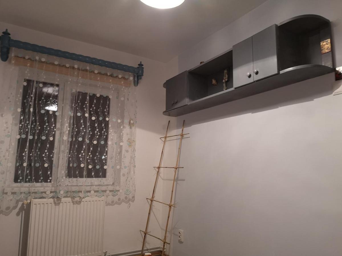 Little Modern Folk Apt Apartment Valenii de Munte Luaran gambar